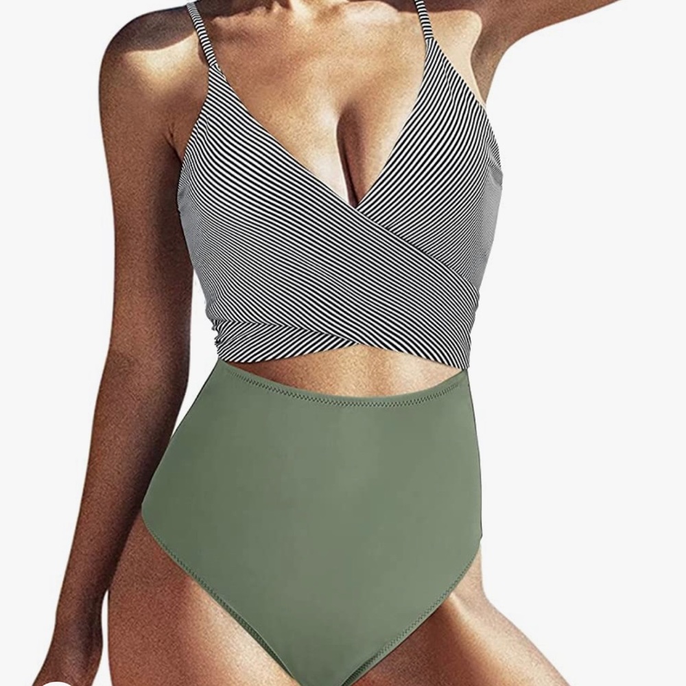 Woman’s one piece XL